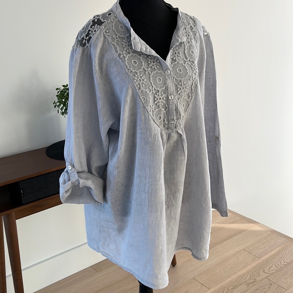 ROSEMARINE Grey Linen Blouse Roll Tab Sleeves Sheer Floral Lace Neutral Coastal